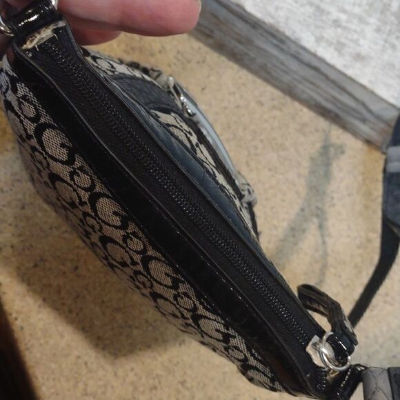 Guess Vintage Crossbody Purse - Picture 4 of 5